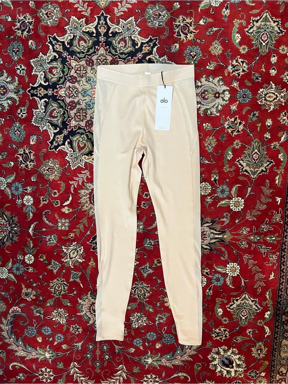 ALO Yoga Beige Leggings – Soft Neutral Active Bottoms